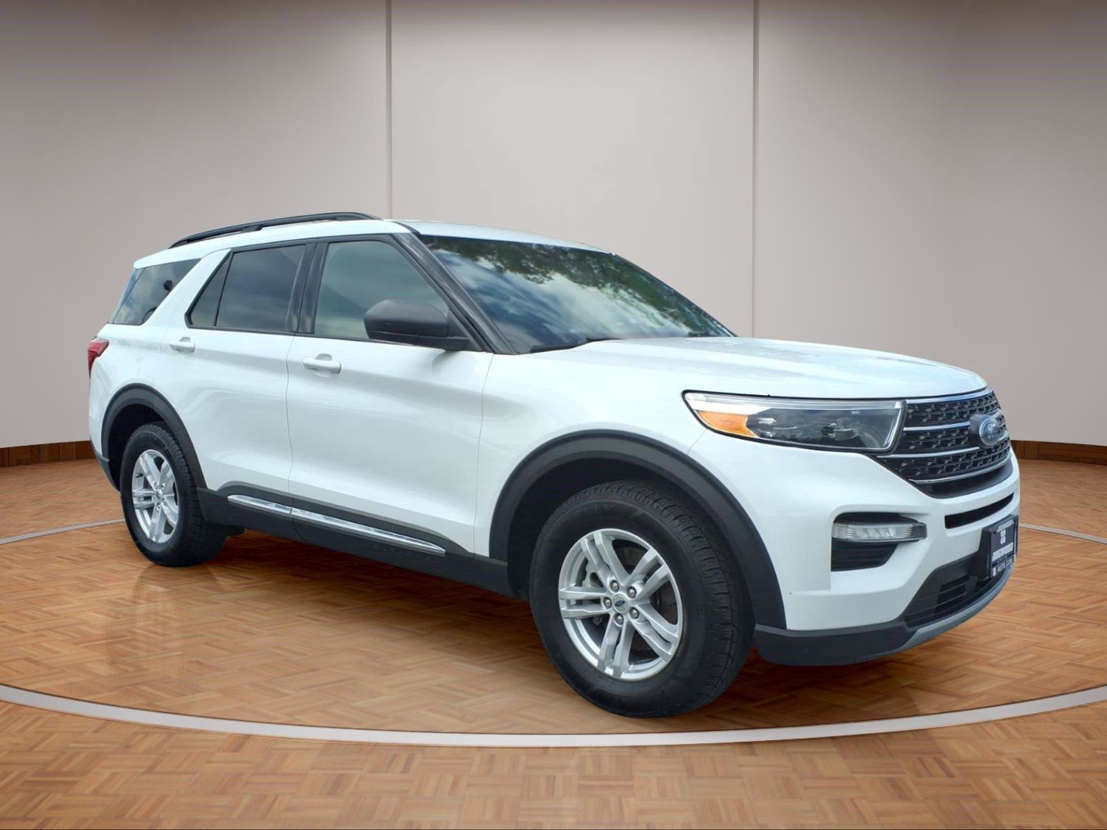 Used 2020 Ford Explorer XLT w/ Equipment Group 202A AWD/4WD image 1