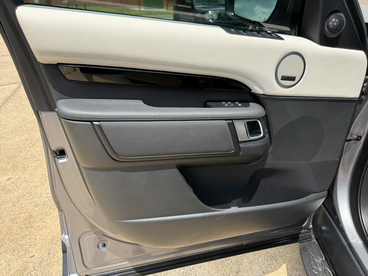 Used 2022 Land Rover Discovery S AWD/4WD image 16