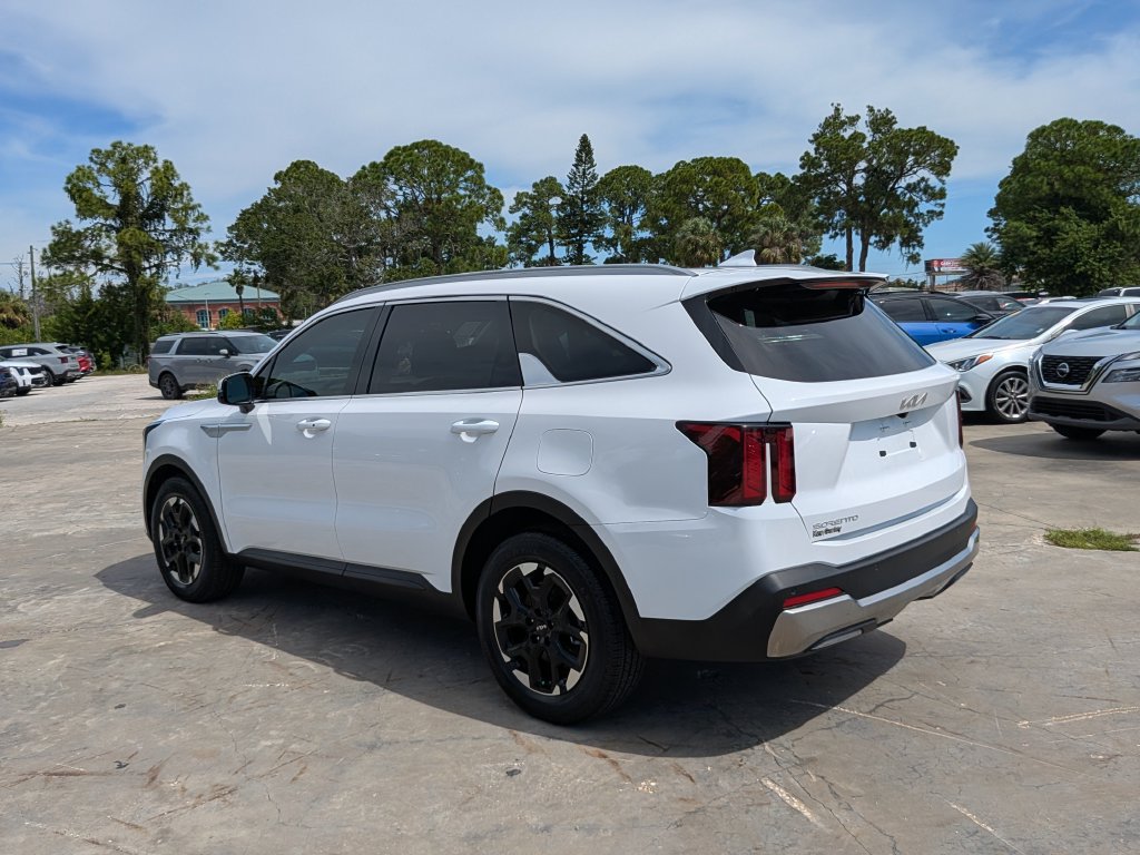 Certified 2026 Kia Sorento S w/ S Panoramic Sunroof Package FWD image 6