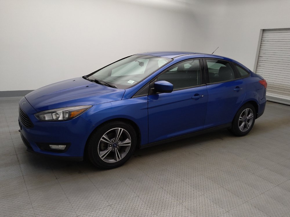 Used 2018 Ford Focus SE w/ SE Appearance Package FWD image 2