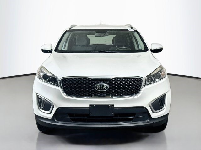 Used 2017 Kia Sorento FWD image 2