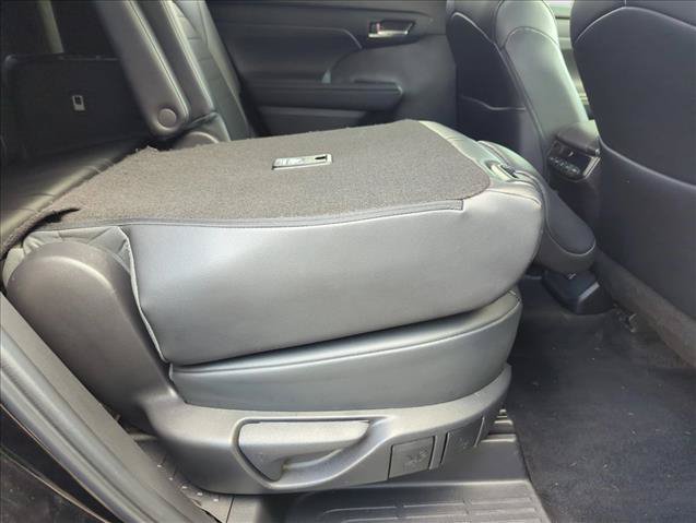 Used 2022 Toyota Highlander XLE FWD image 27