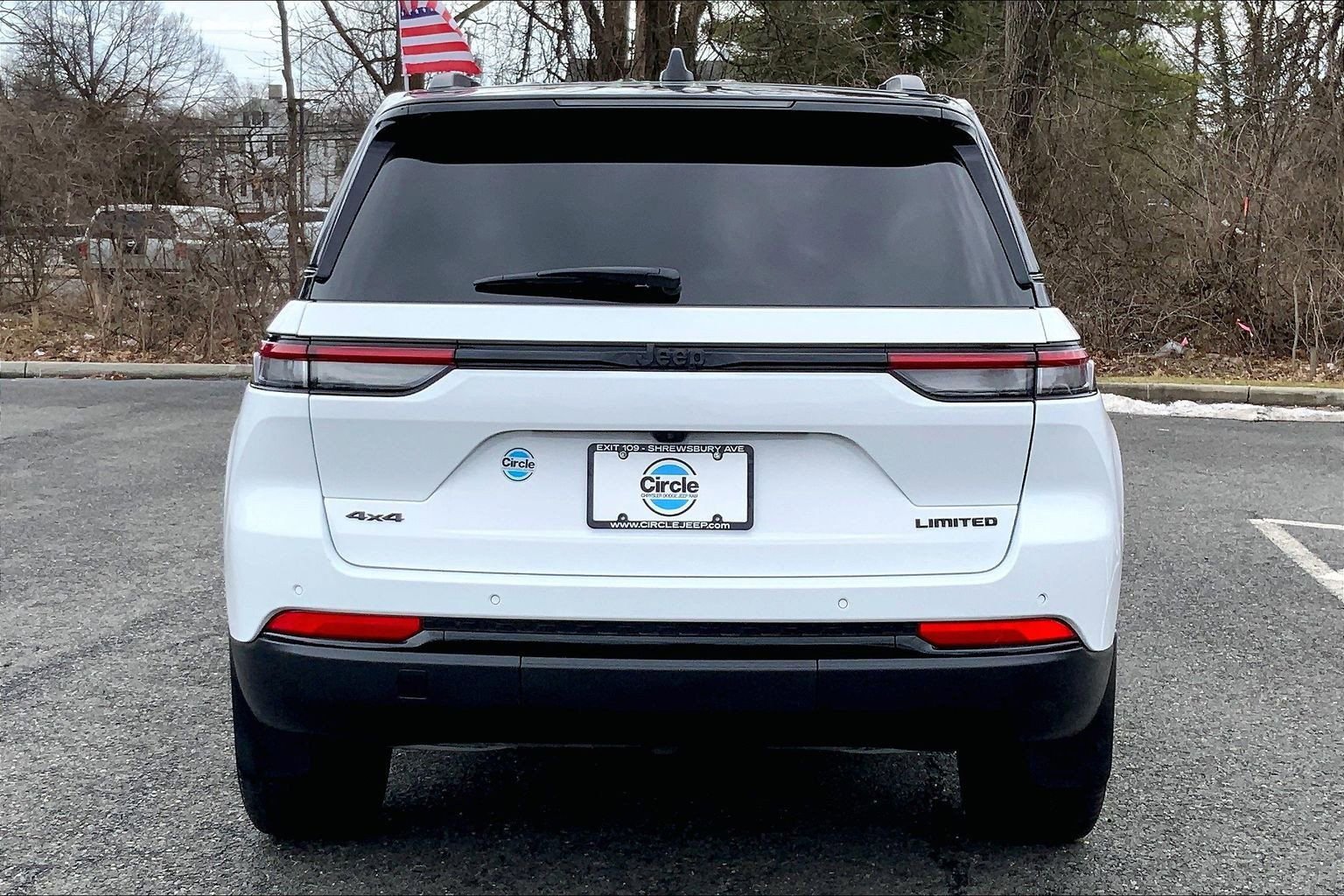 Used 2025 Jeep Grand Cherokee Limited w/ Black Appearance Package image 4