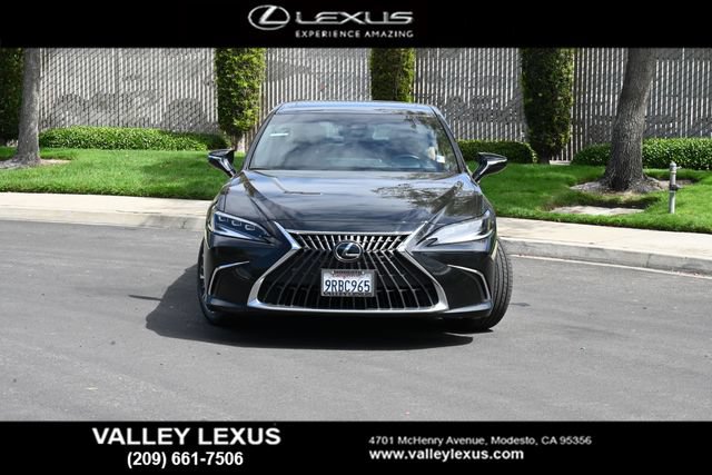 Used 2025 Lexus ES 300h w/ Premium Package FWD image 2