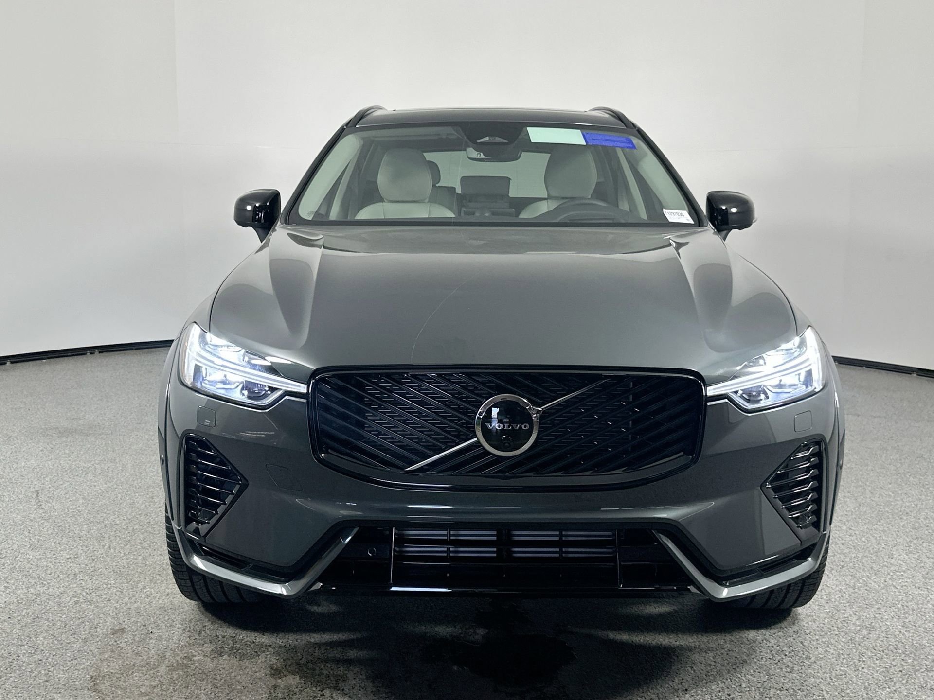 New 2026 Volvo XC60 T8 Ultra image 2
