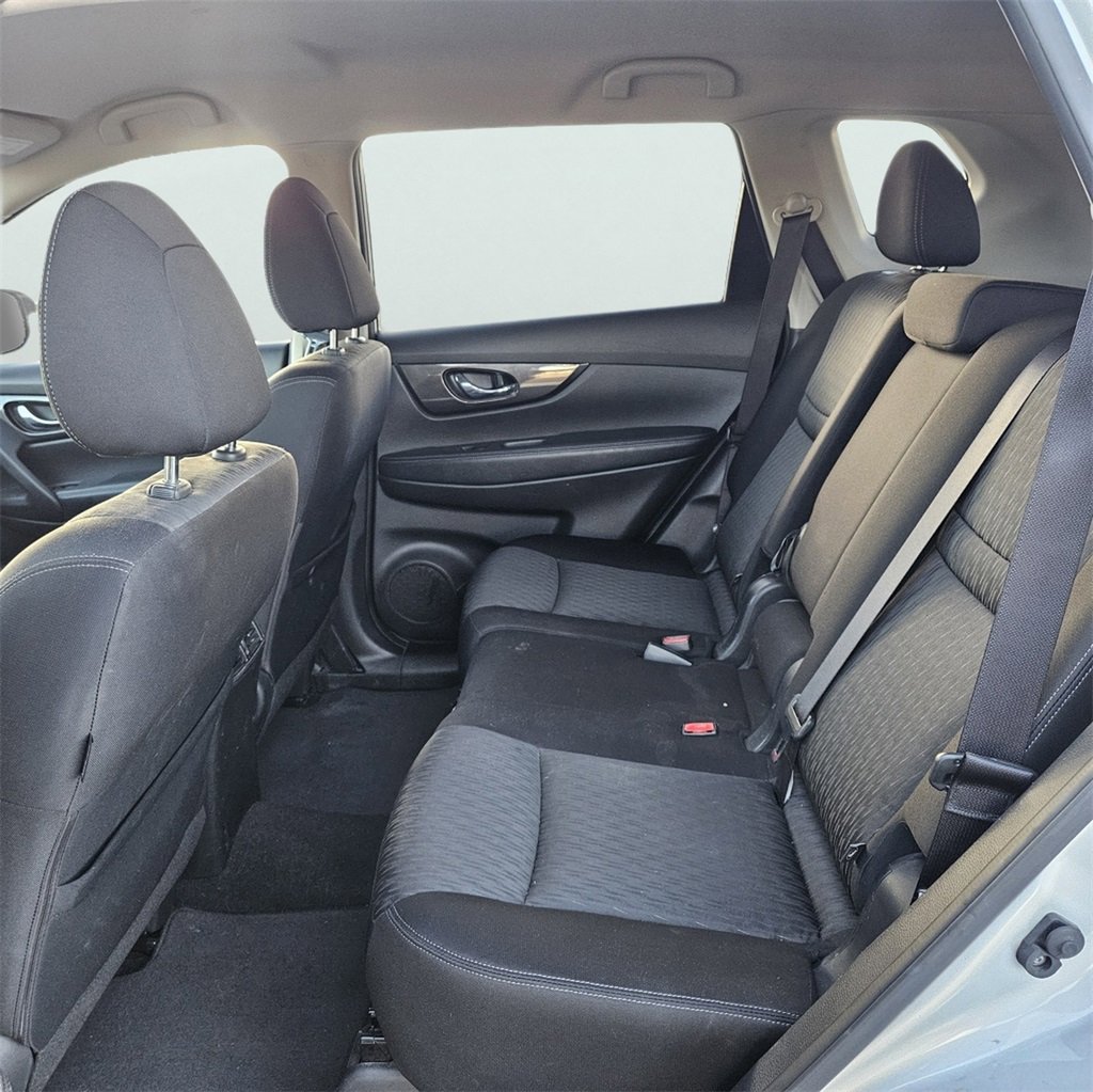 Used 2018 Nissan Rogue SV image 15