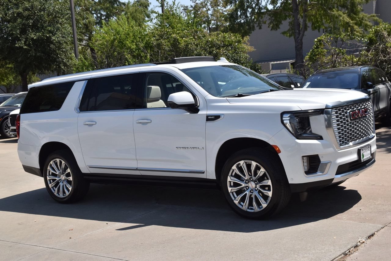 Used 2024 GMC Yukon XL Denali w/ Advanced Technology Package AWD/4WD image 5