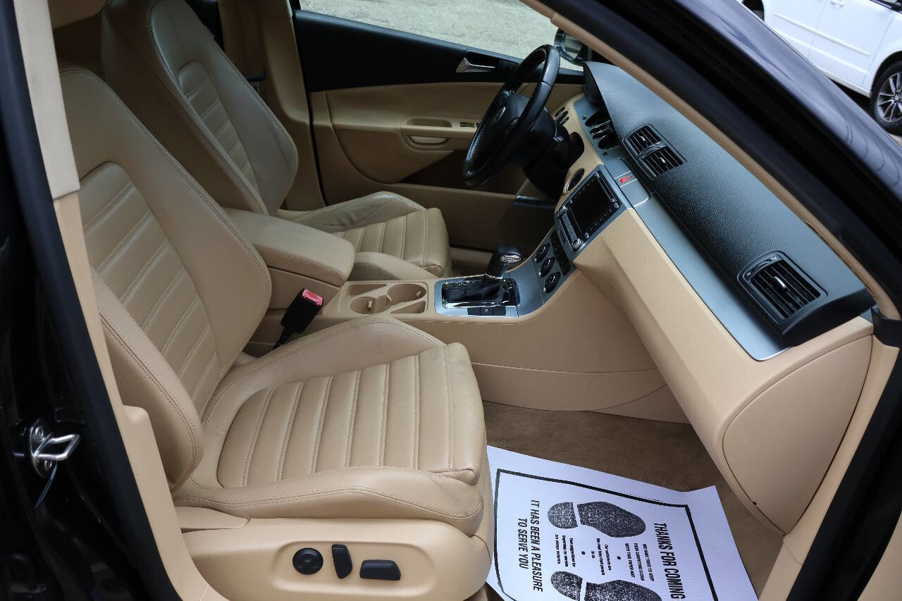 Used 2008 Volkswagen Passat VR6 FWD image 23
