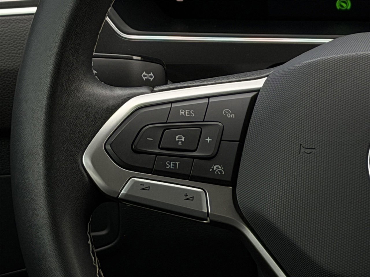 Used 2023 Volkswagen Tiguan SE image 13