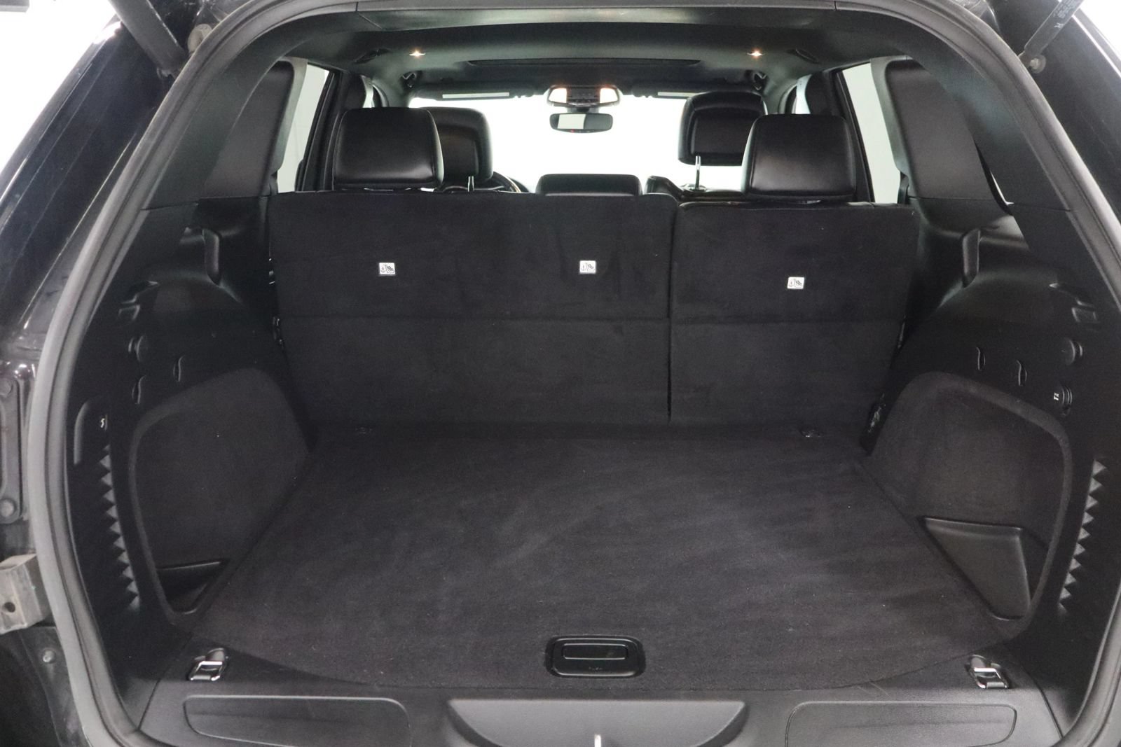 Used 2019 Jeep Grand Cherokee Altitude AWD/4WD image 8