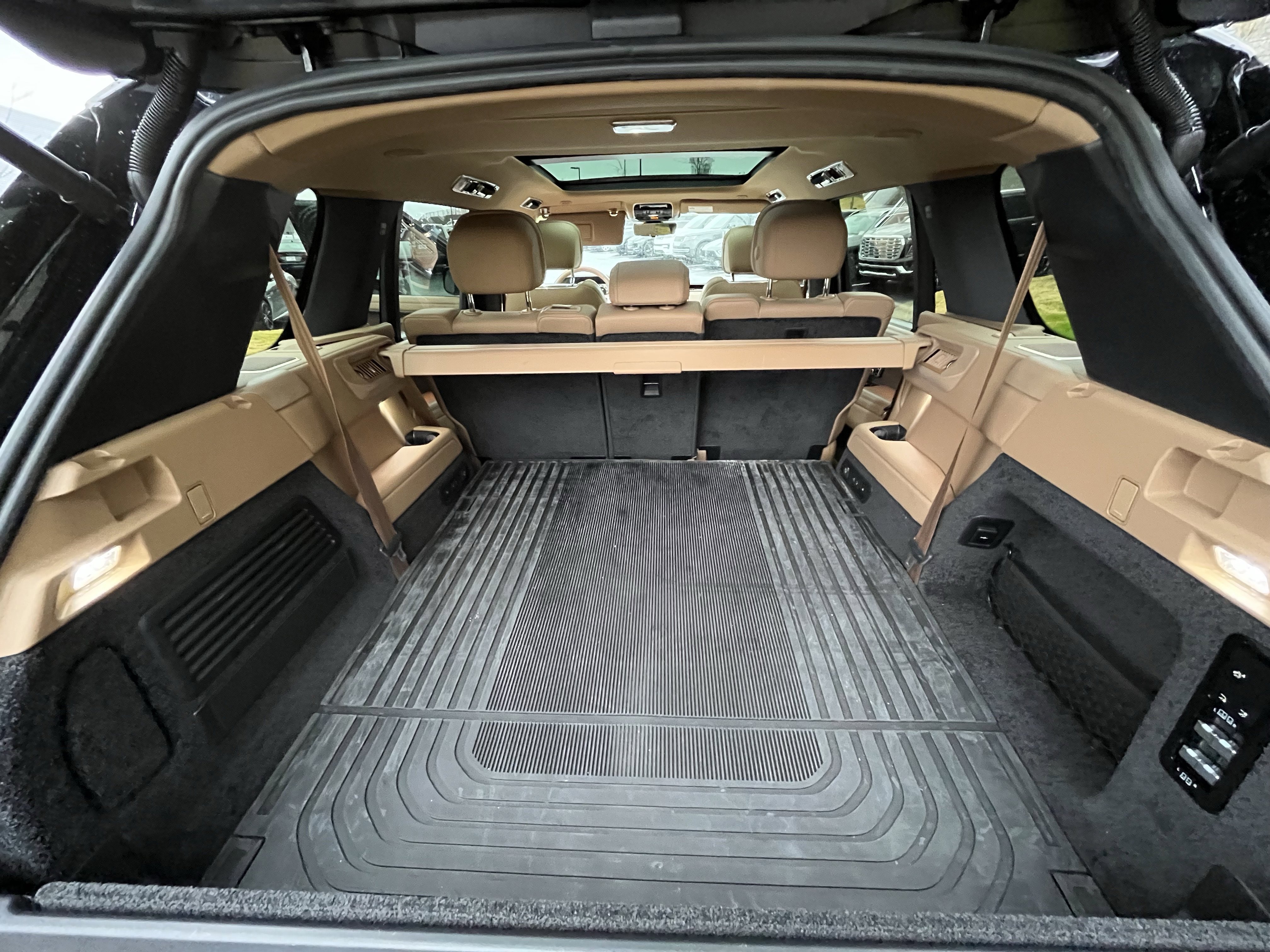 Used 2025 Land Rover Range Rover Long Wheelbase SE image 26