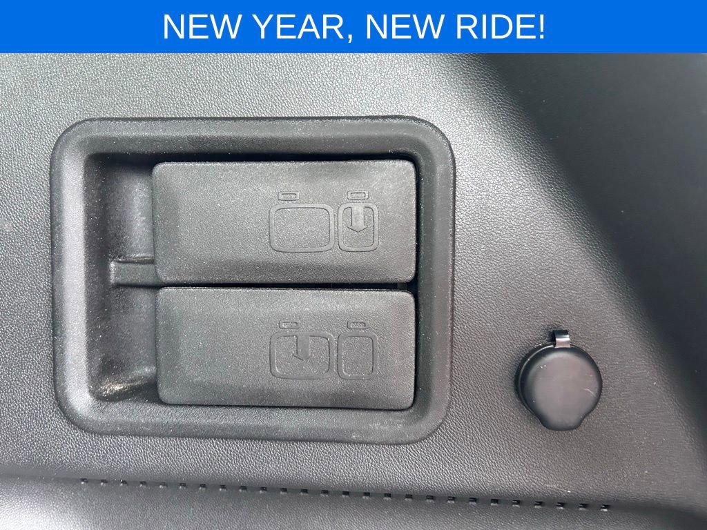 Used 2024 GMC Terrain SLT image 39