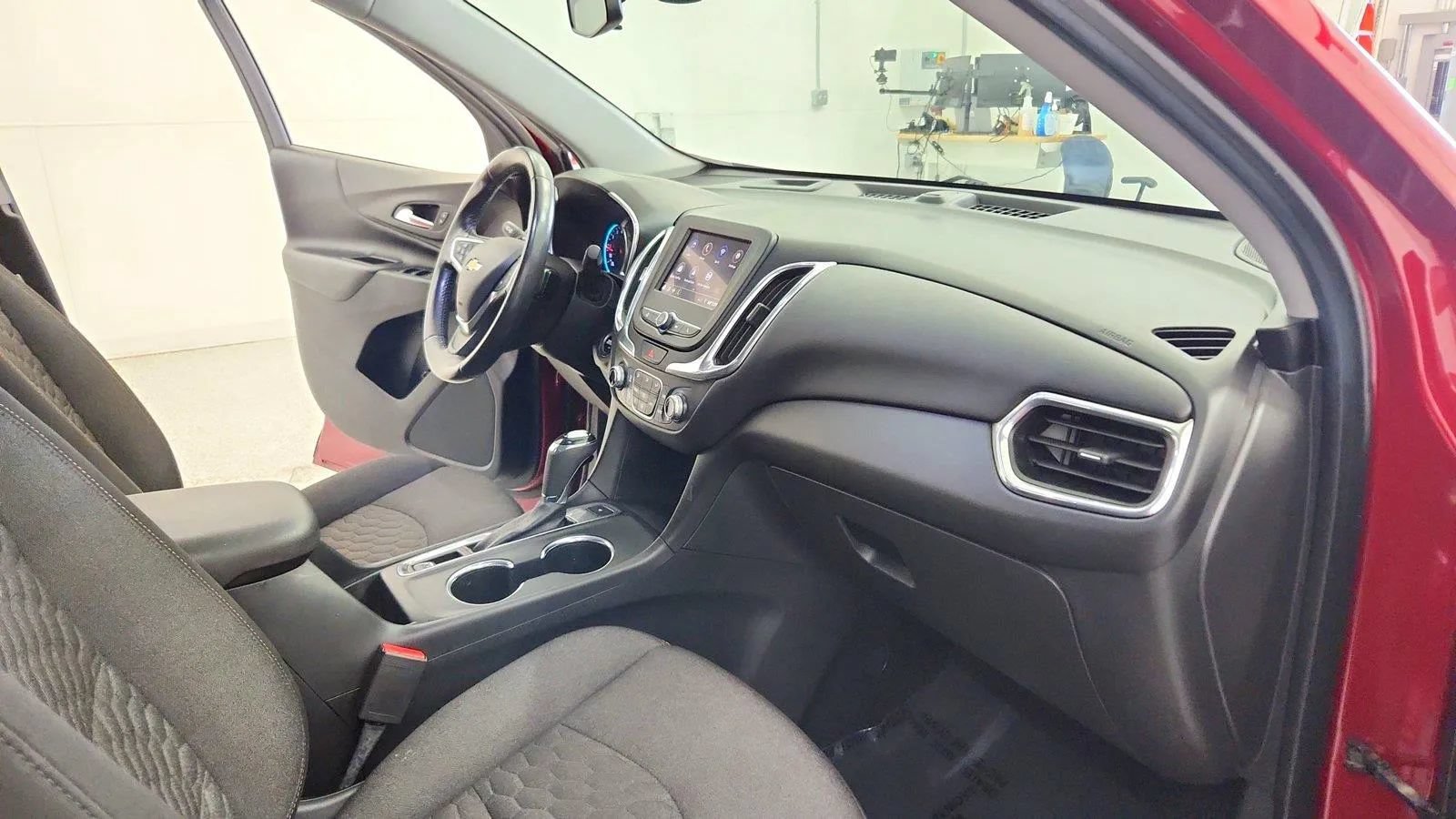 Used 2020 Chevrolet Equinox LT FWD image 29