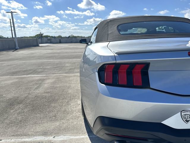 Used 2025 Ford Mustang Premium RWD image 31