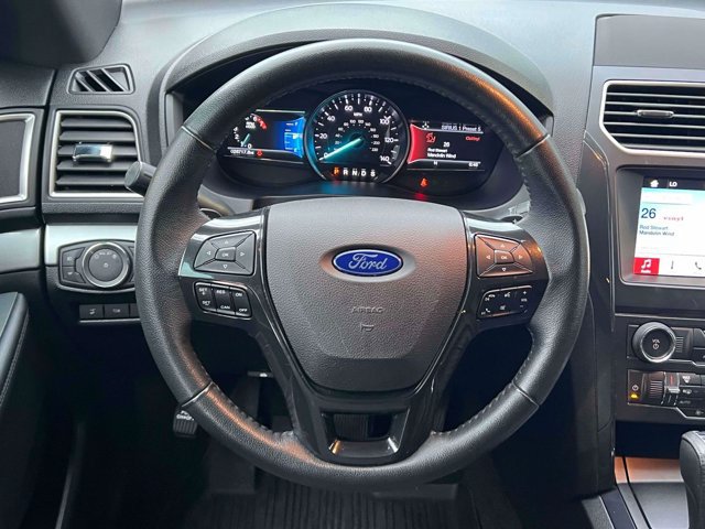 Used 2017 Ford Explorer XLT w/ Equipment Group 201A AWD/4WD image 13
