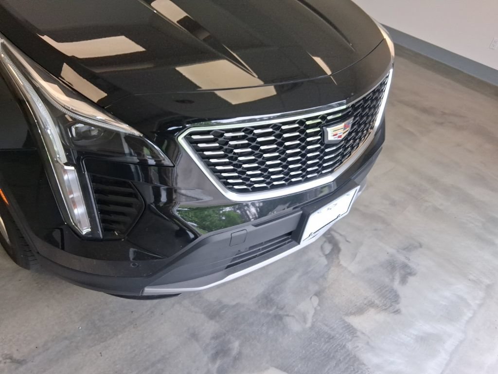 Used 2023 Cadillac XT4 Premium Luxury w/ Cold Weather Package AWD/4WD image 6