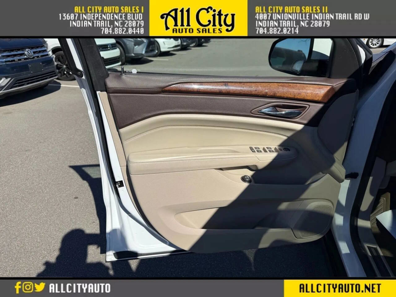 Used 2010 Cadillac SRX Premium image 13