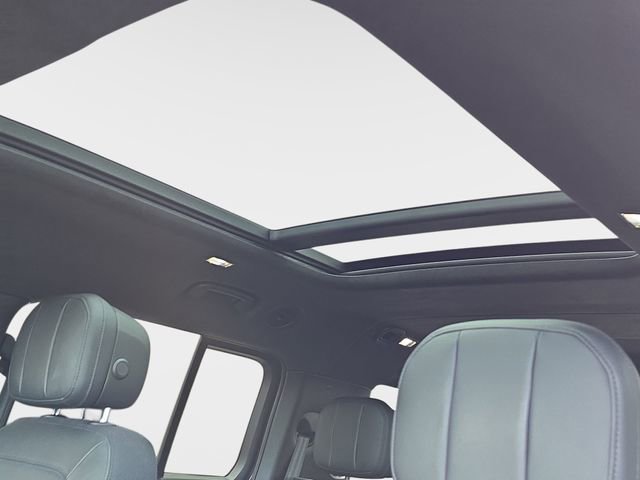 Used 2025 Land Rover Defender 130 V8 image 32