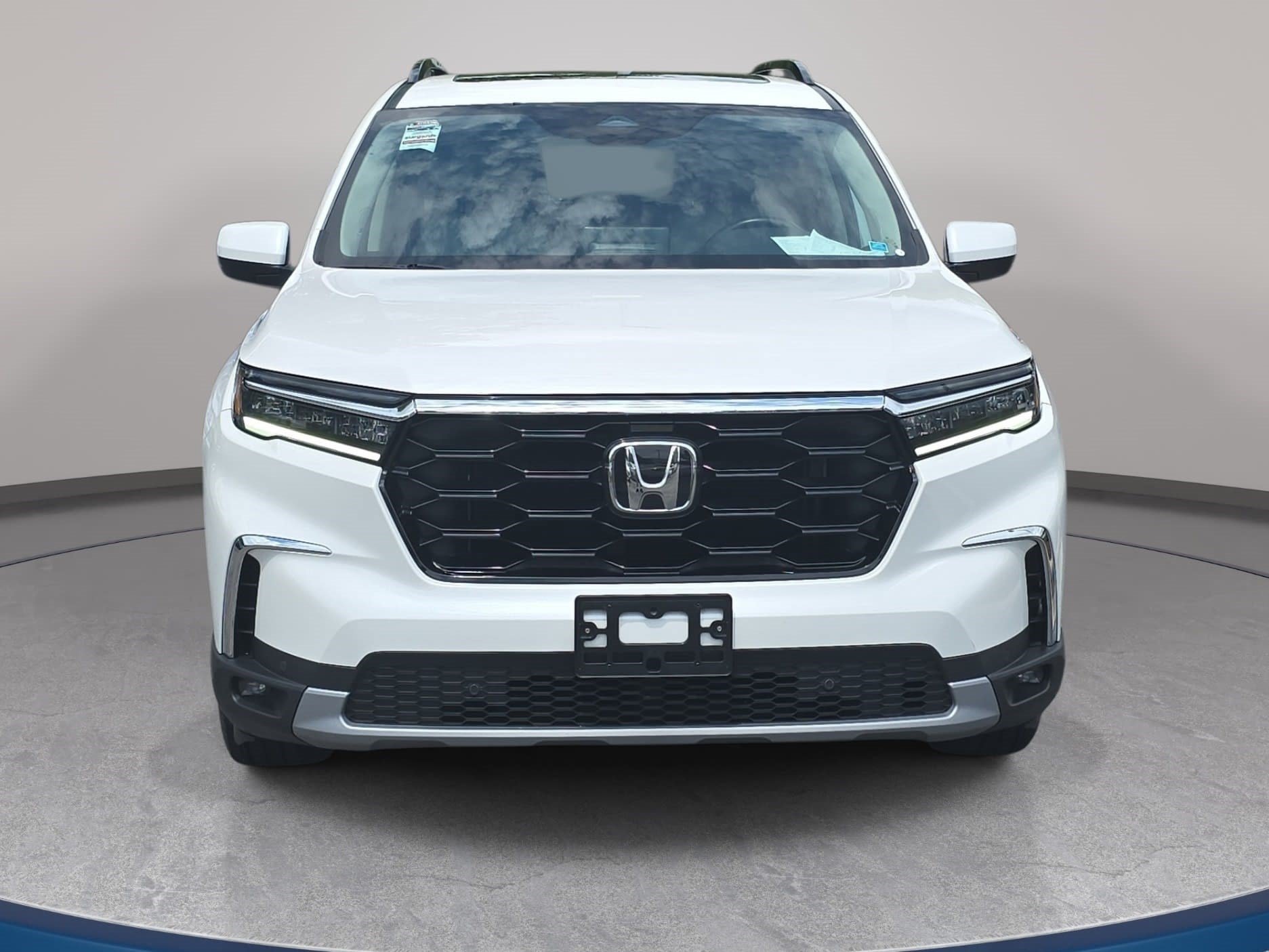 Used 2024 Honda Pilot Touring image 2
