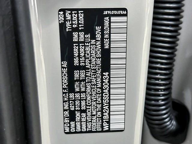 Certified 2025 Porsche Cayenne Coupe image 44