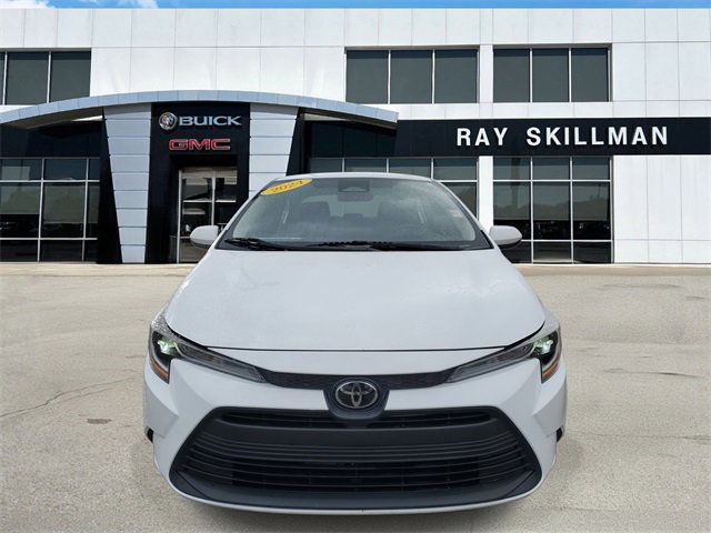 Used 2024 Toyota Corolla LE image 2