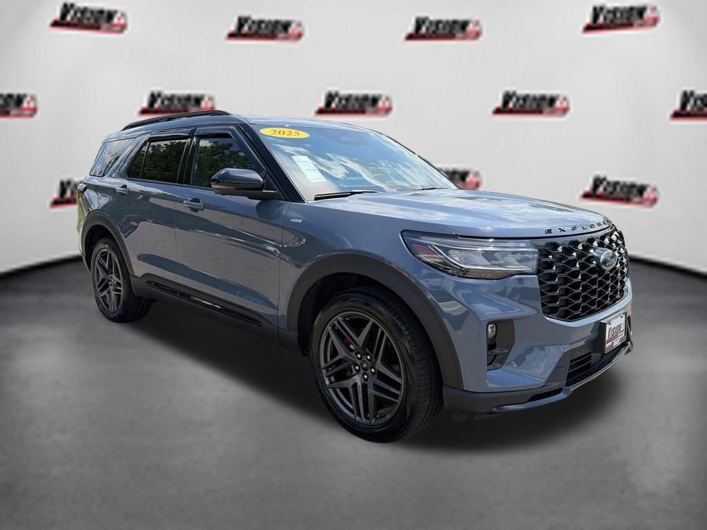 Used 2025 Ford Explorer ST-Line w/ Premium Package AWD/4WD image 3