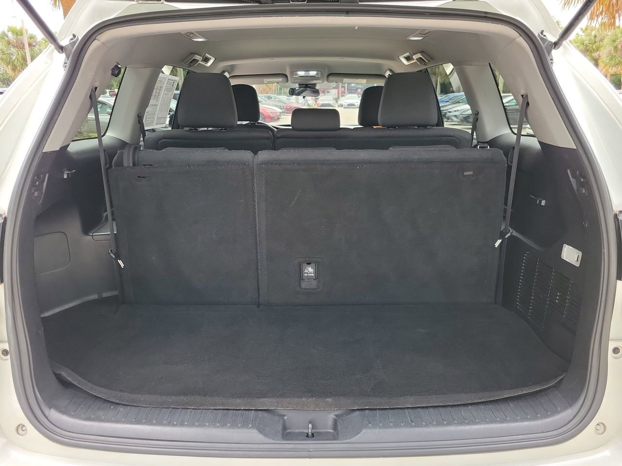 Used 2017 Toyota Highlander LE FWD image 7