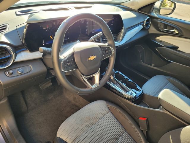 Used 2025 Chevrolet Trax LT w/ LT Convenience Package image 7