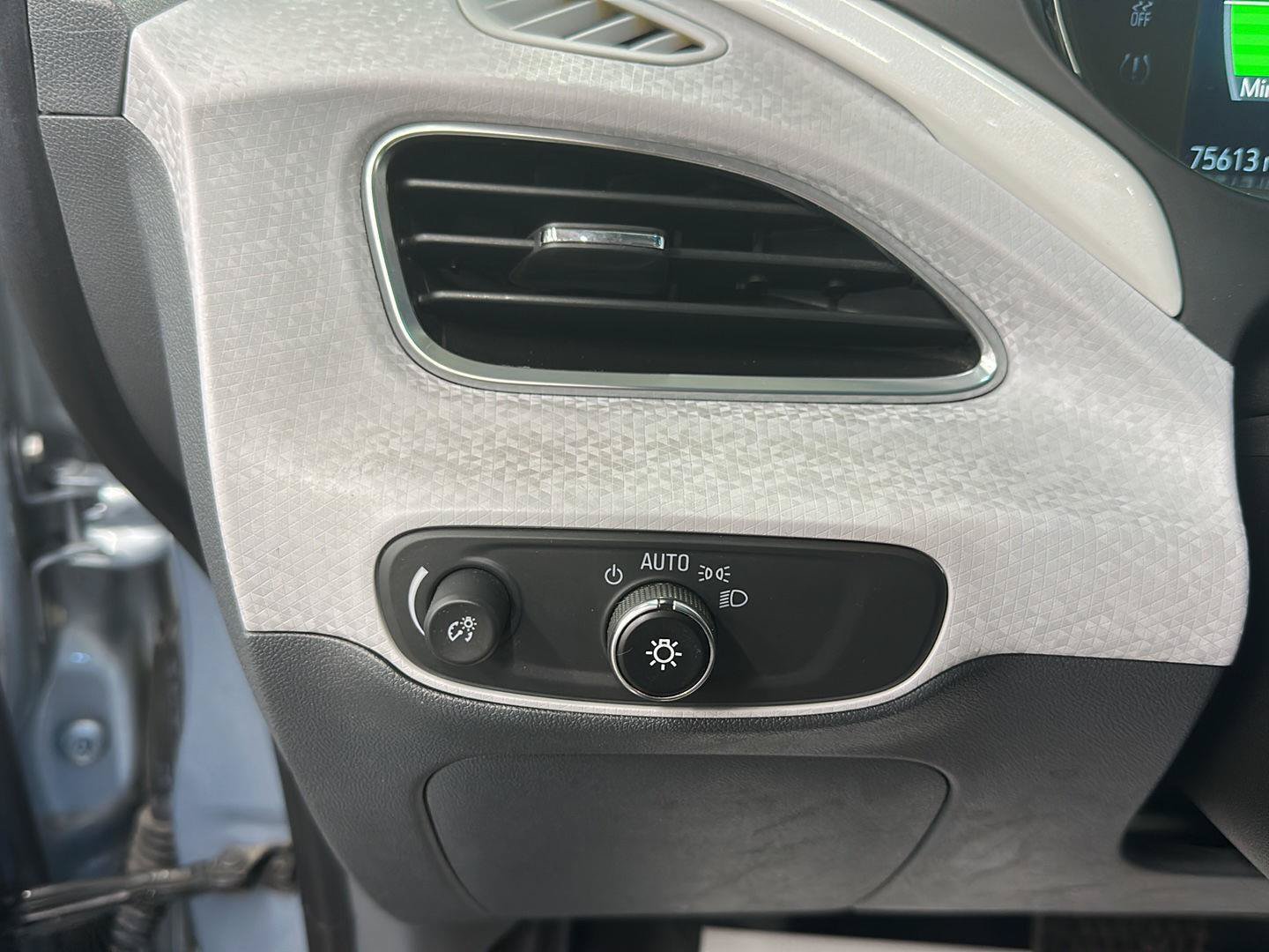 Used 2017 Chevrolet Bolt LT FWD image 11