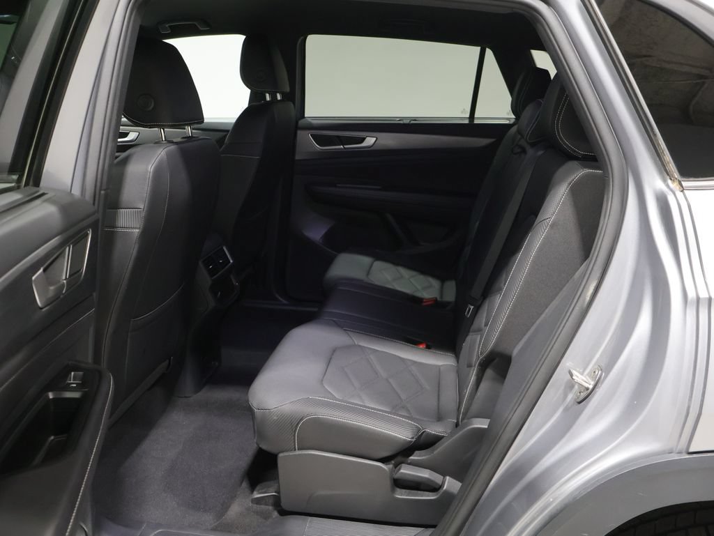 Used 2025 Volkswagen Atlas Cross Sport SE AWD/4WD image 16
