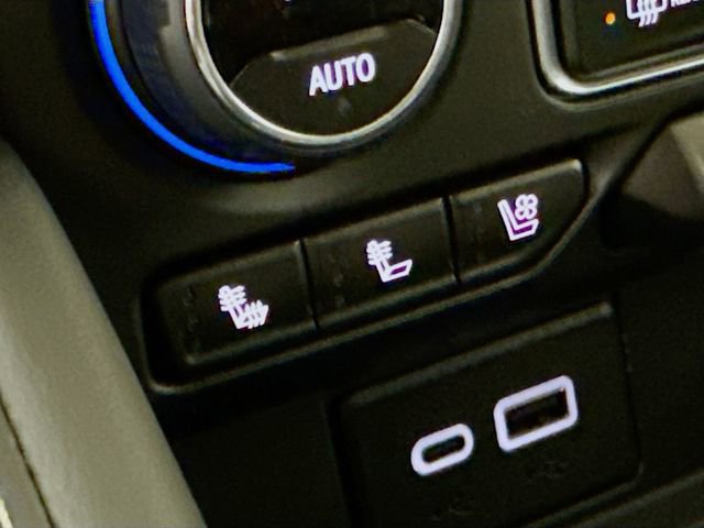 Used 2024 Chevrolet Suburban Premier image 22