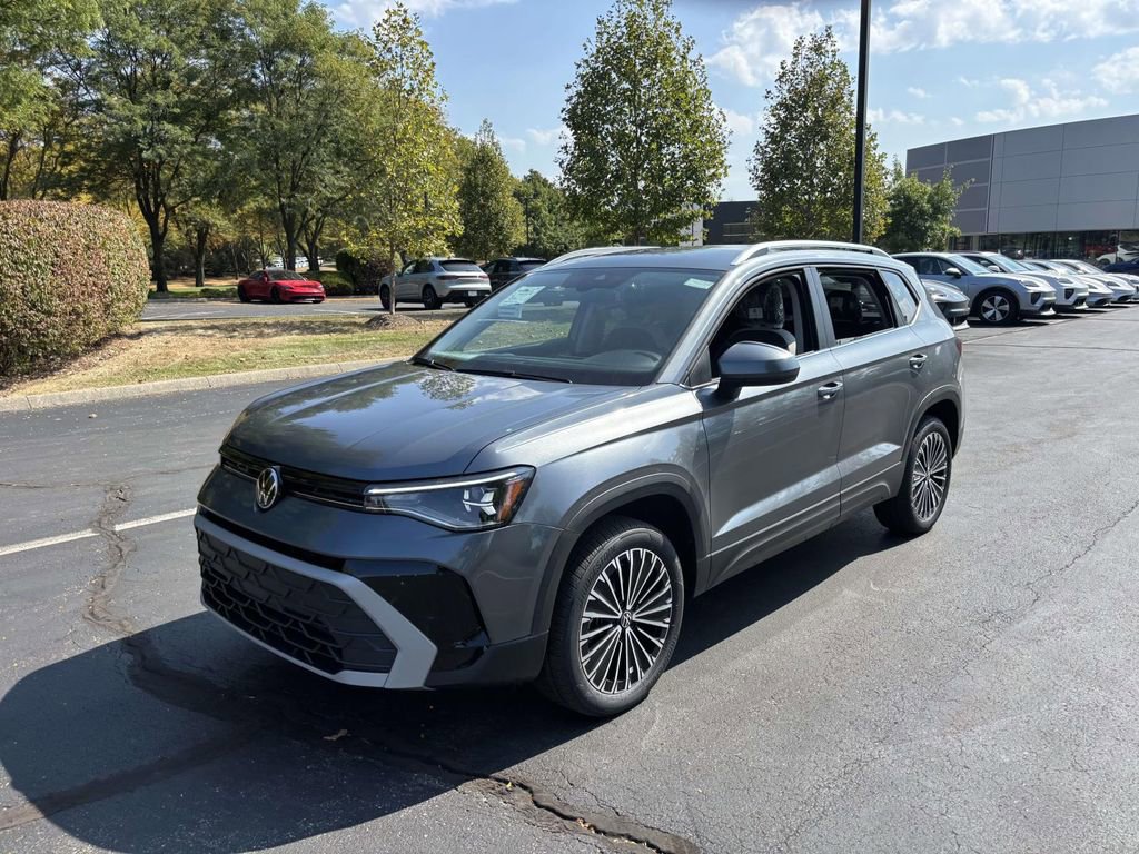 New 2025 Volkswagen Taos SE image 3