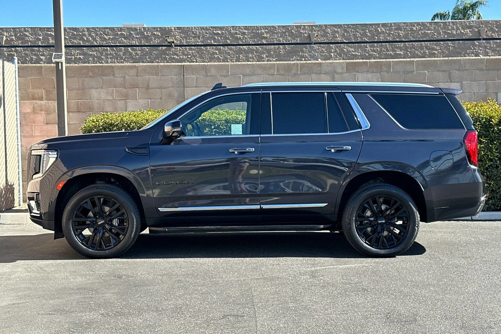 Certified 2023 GMC Yukon SLT w/ SLT Premium Package RWD image 7
