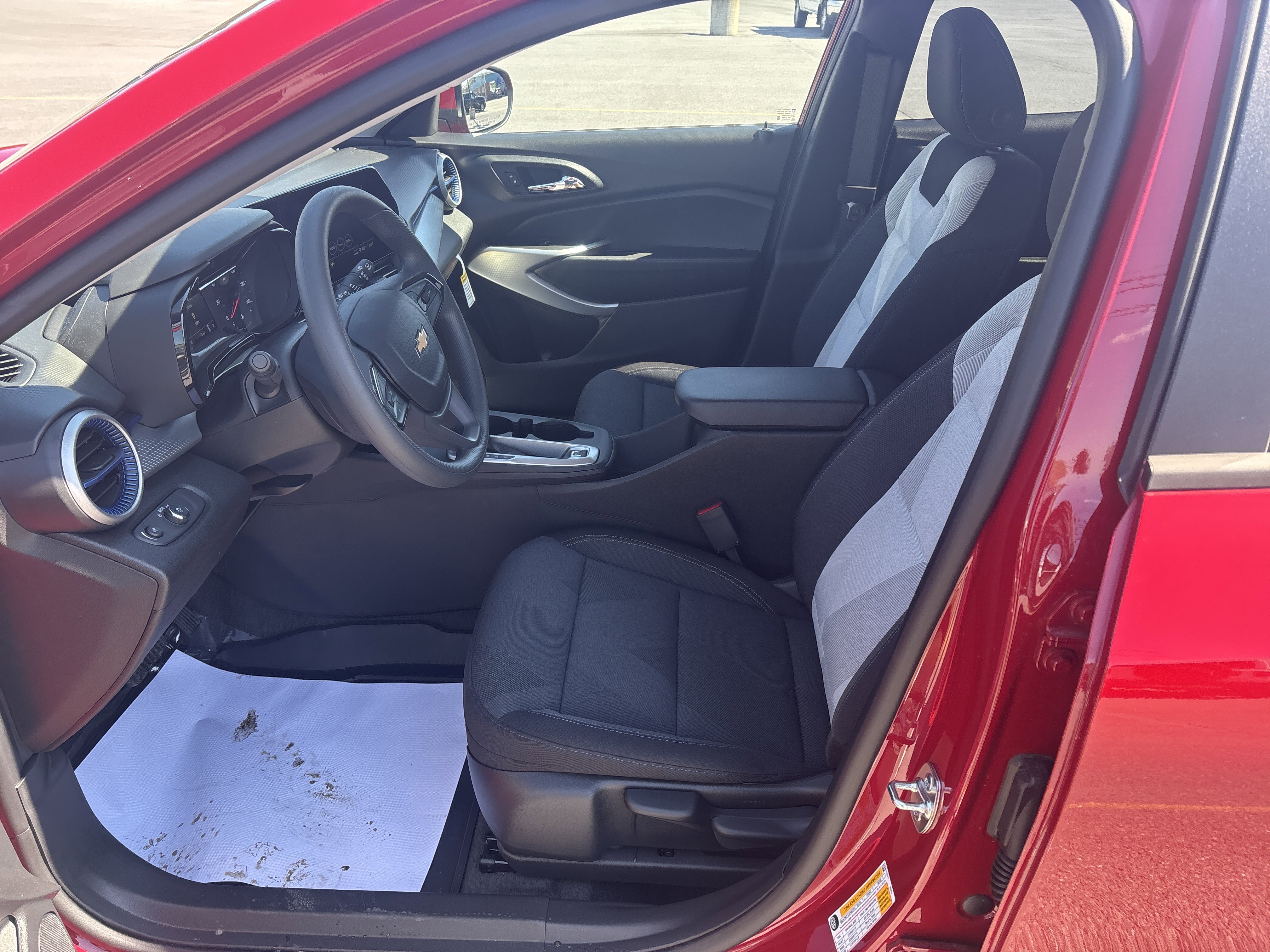 New 2026 Chevrolet Trax LS w/ LS Convenience Package FWD image 12