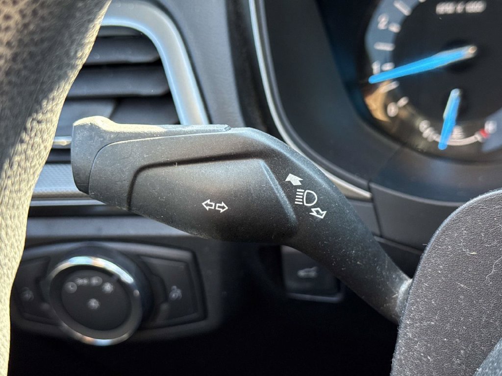 Used 2017 Ford Fusion SE FWD image 38