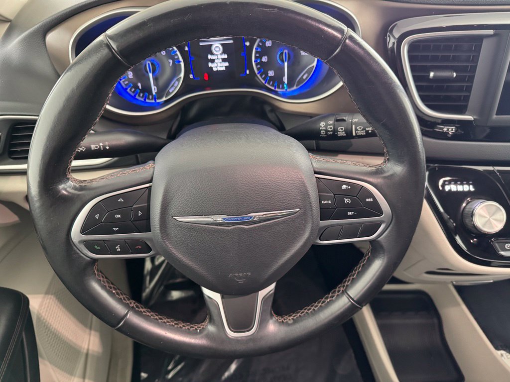 Used 2018 Chrysler Pacifica Touring-L FWD image 25