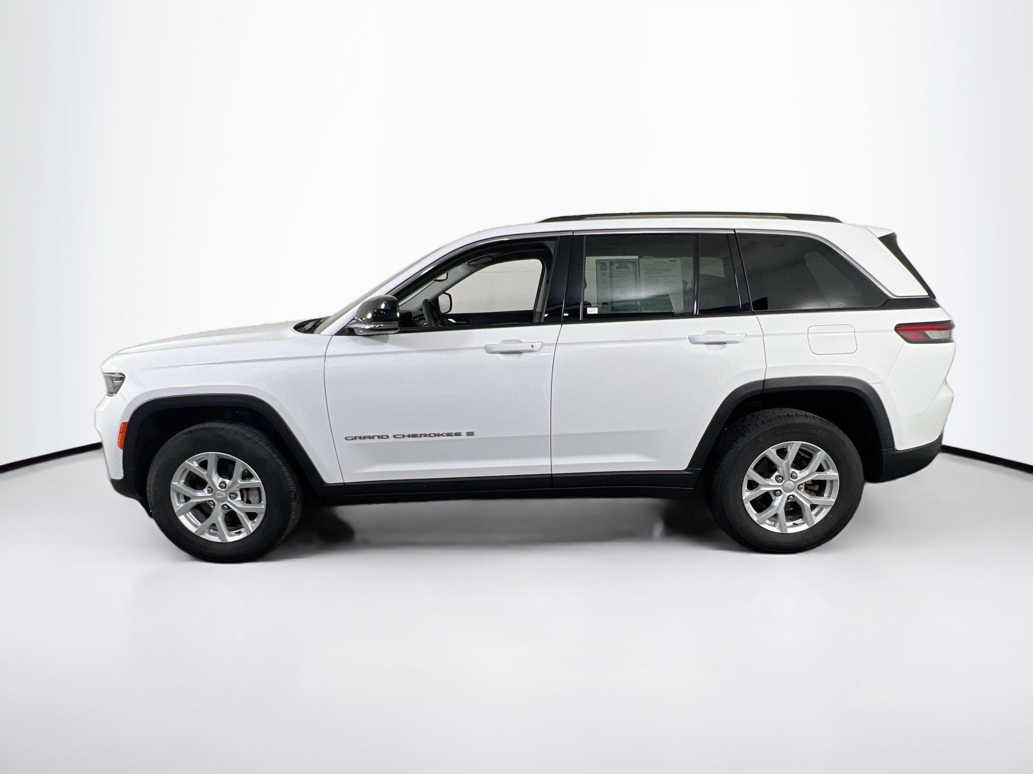 Used 2023 Jeep Grand Cherokee Limited AWD/4WD image 8