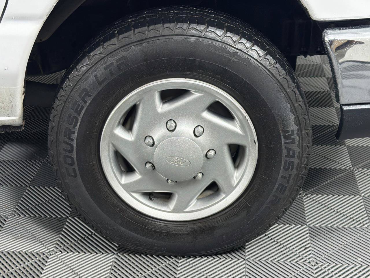 Used 2014 Ford E-350 and Econoline 350 XLT RWD image 28