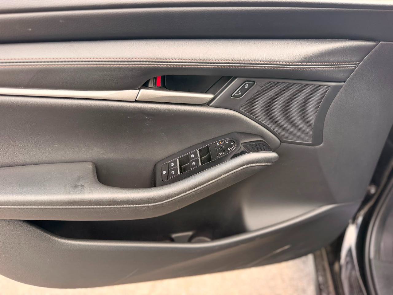 Used 2024 MAZDA MAZDA3 s FWD image 25