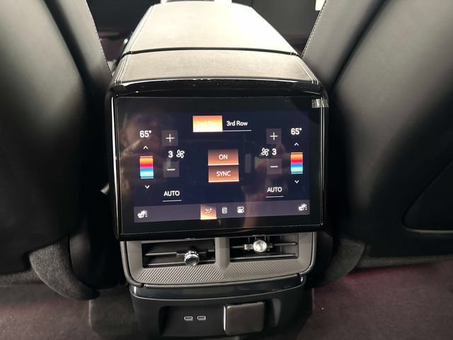 New 2026 Cadillac Vistiq Luxury w/ LPO, Floor Liner Package AWD/4WD image 16