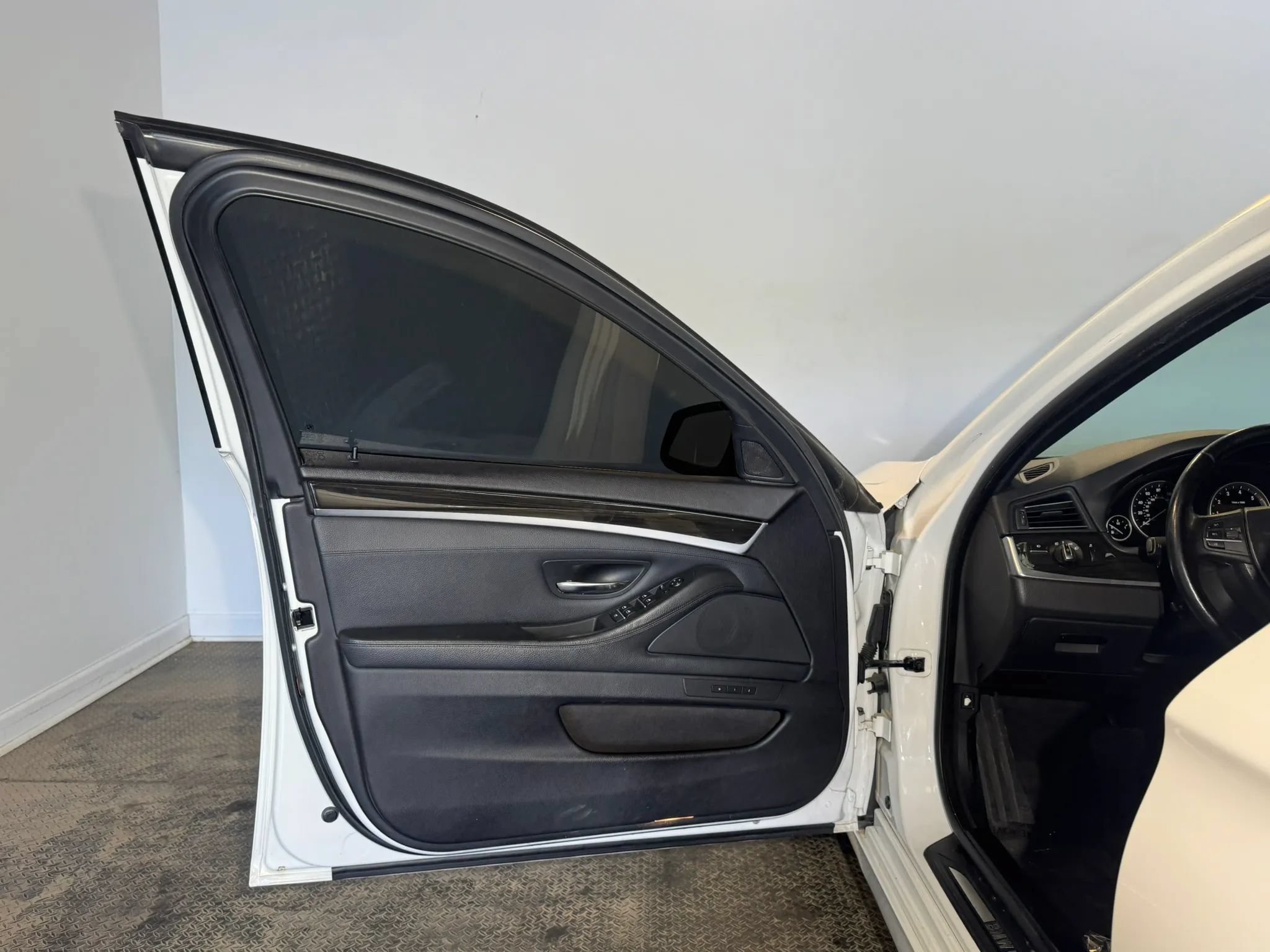Used 2011 BMW 528i Sedan RWD image 7