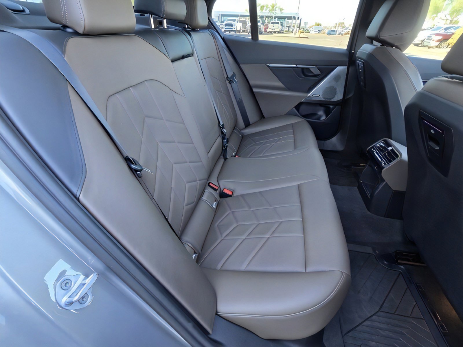 Used 2025 BMW i5 eDrive40i w/ M Sport Package image 21