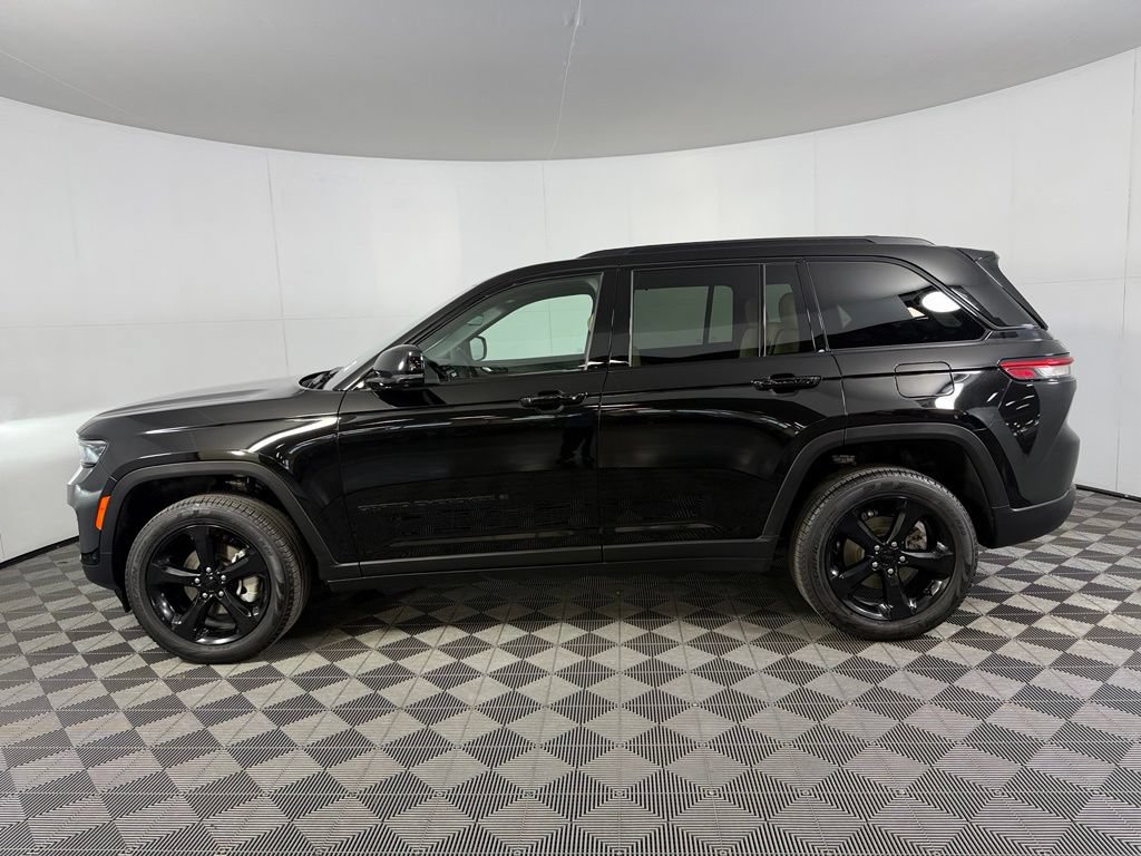 Certified 2025 Jeep Grand Cherokee Limited w/ Luxury Tech Group II AWD/4WD image 10