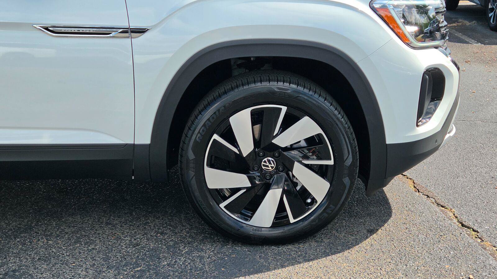 New 2026 Volkswagen Atlas Cross Sport SE AWD/4WD image 17