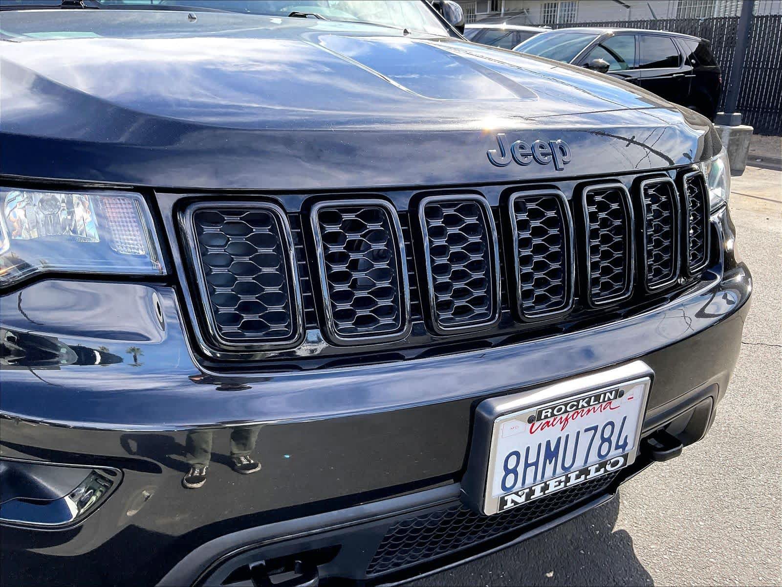 Used 2019 Jeep Grand Cherokee Laredo AWD/4WD image 33