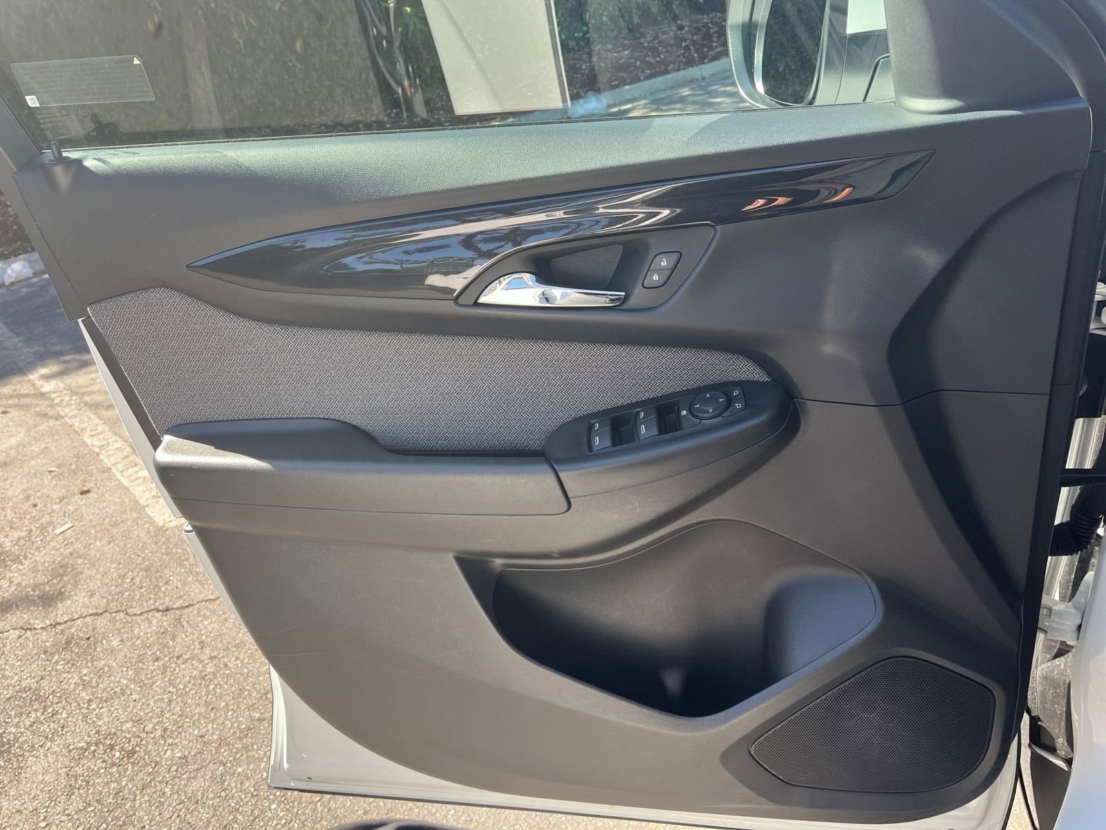 Used 2025 Chevrolet TrailBlazer LT FWD image 18