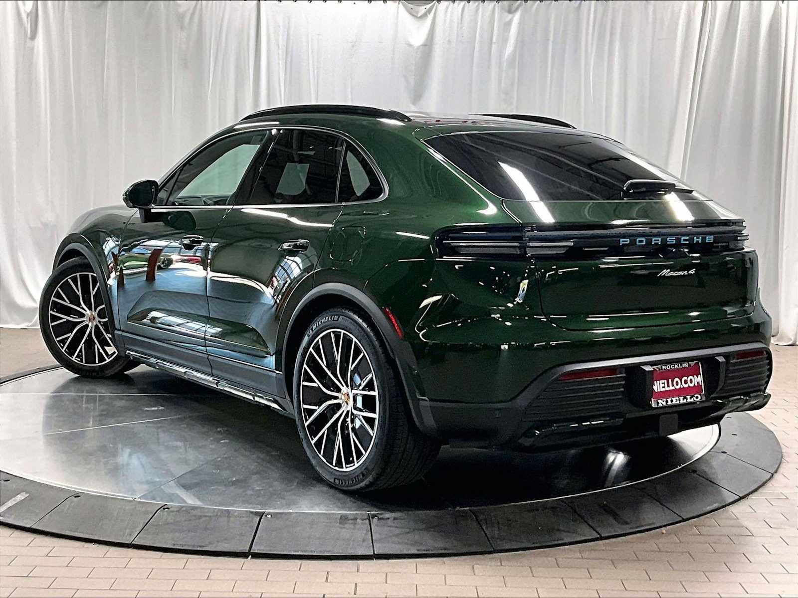 Used 2025 Porsche Macan 4 Electric AWD/4WD image 3