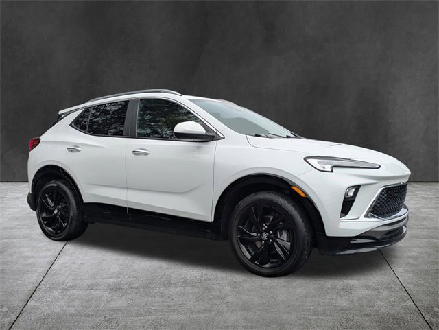 Used 2024 Buick Encore GX Sport Touring image 2