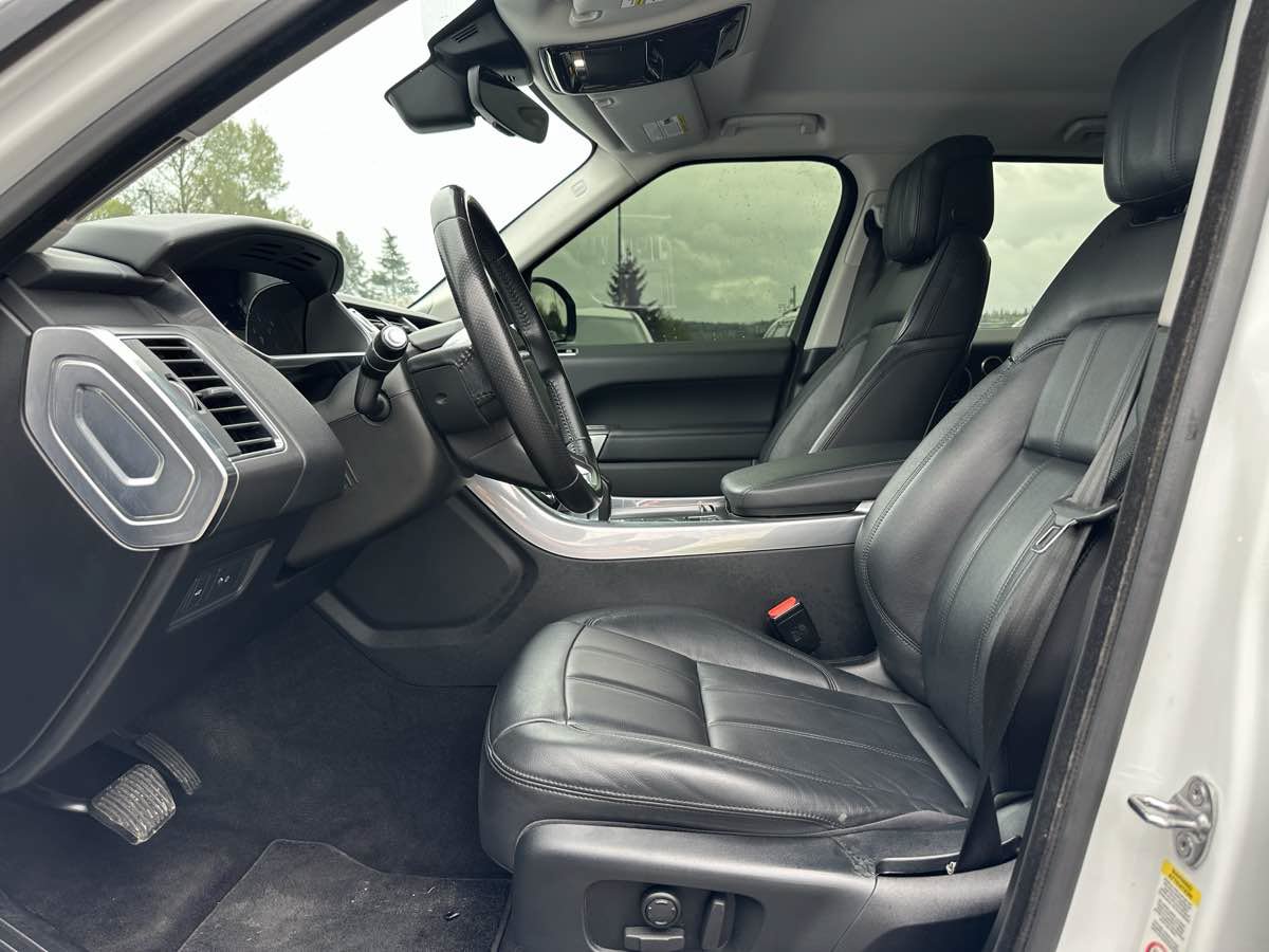 Used 2019 Land Rover Range Rover Sport SE AWD/4WD image 14