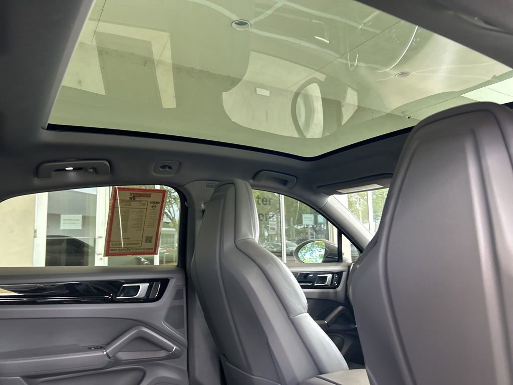 Used 2022 Porsche Cayenne Coupe image 29